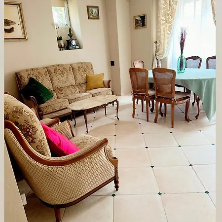 Maison Tres Belle *